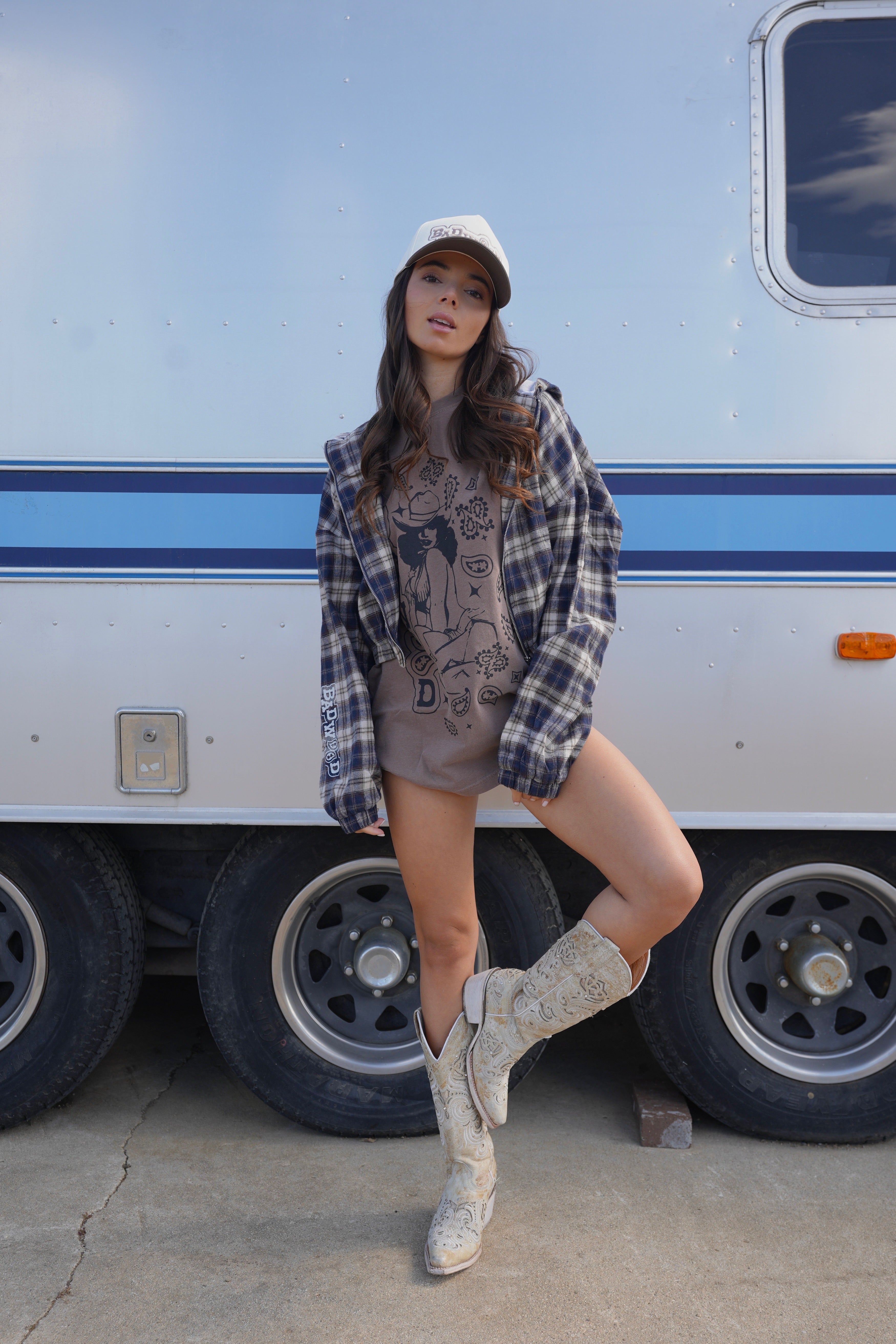 "PAISLEY" UNISEX TEE in MUDDY