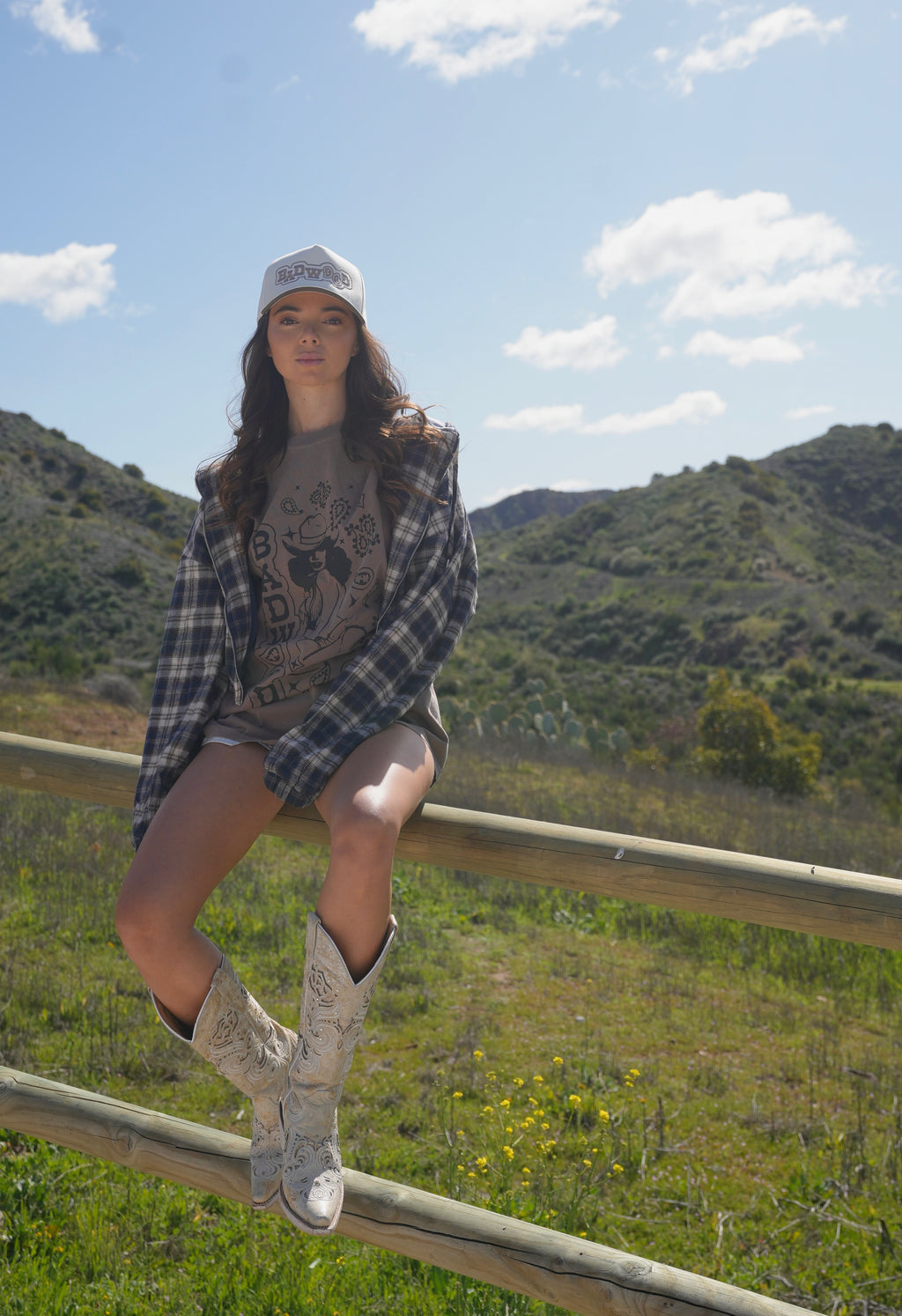 "PAISLEY" UNISEX TEE in MUDDY