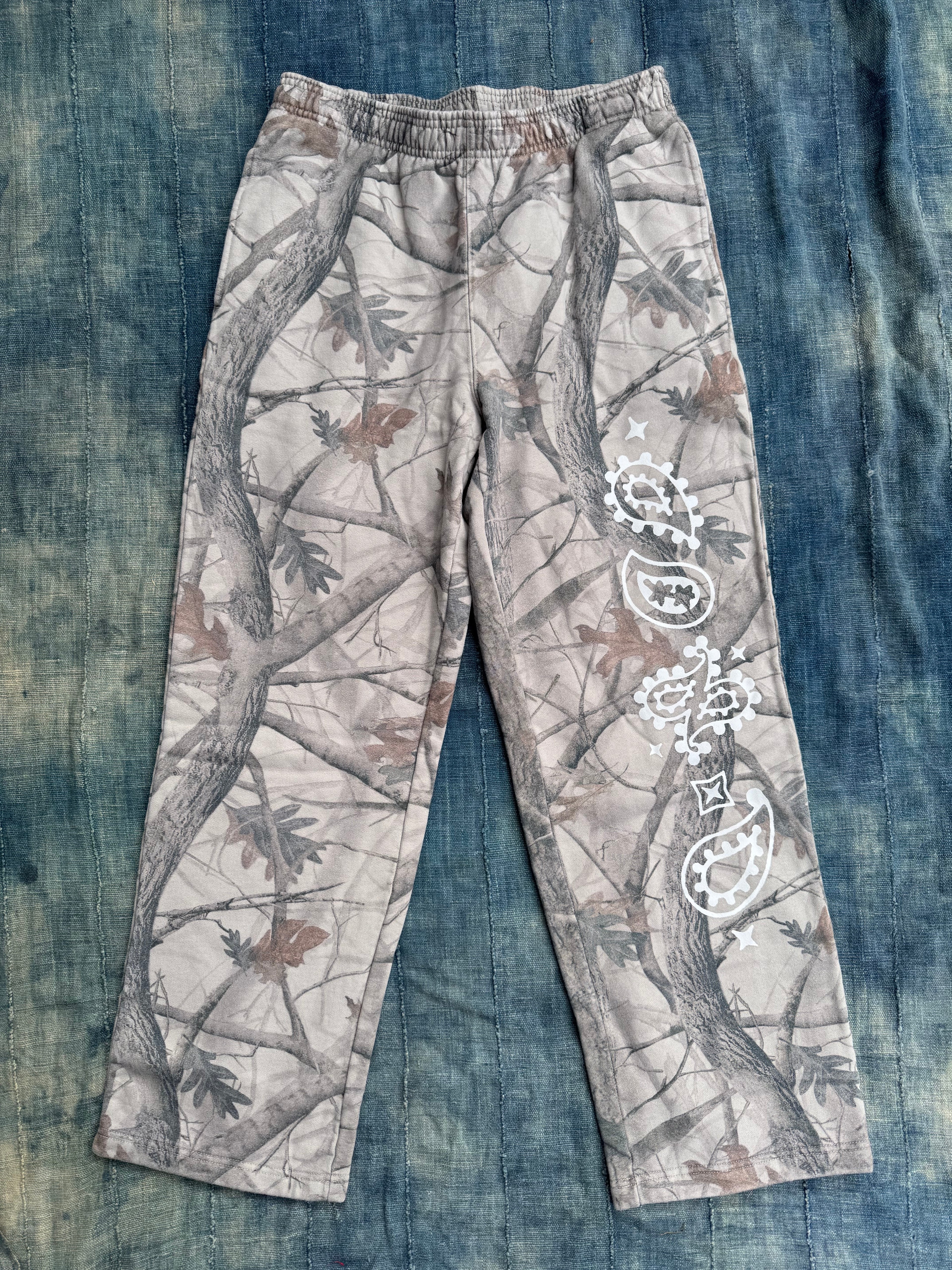 "PAISLEY" UNISEX SWEATPANTS in REAL TREE