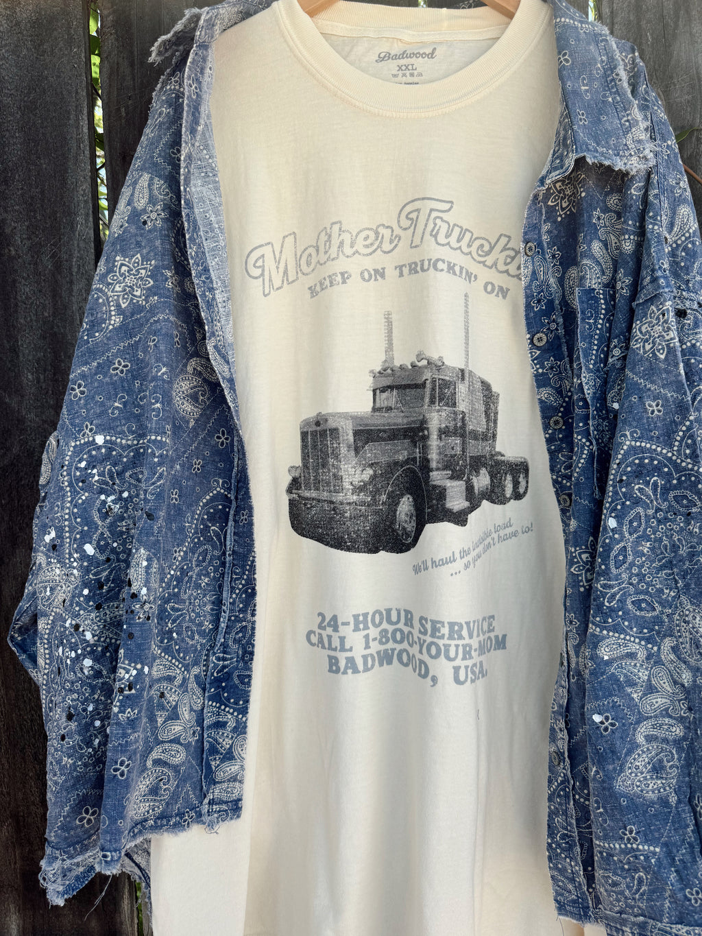 "MOTHER TRUCKING" Unisex Tee